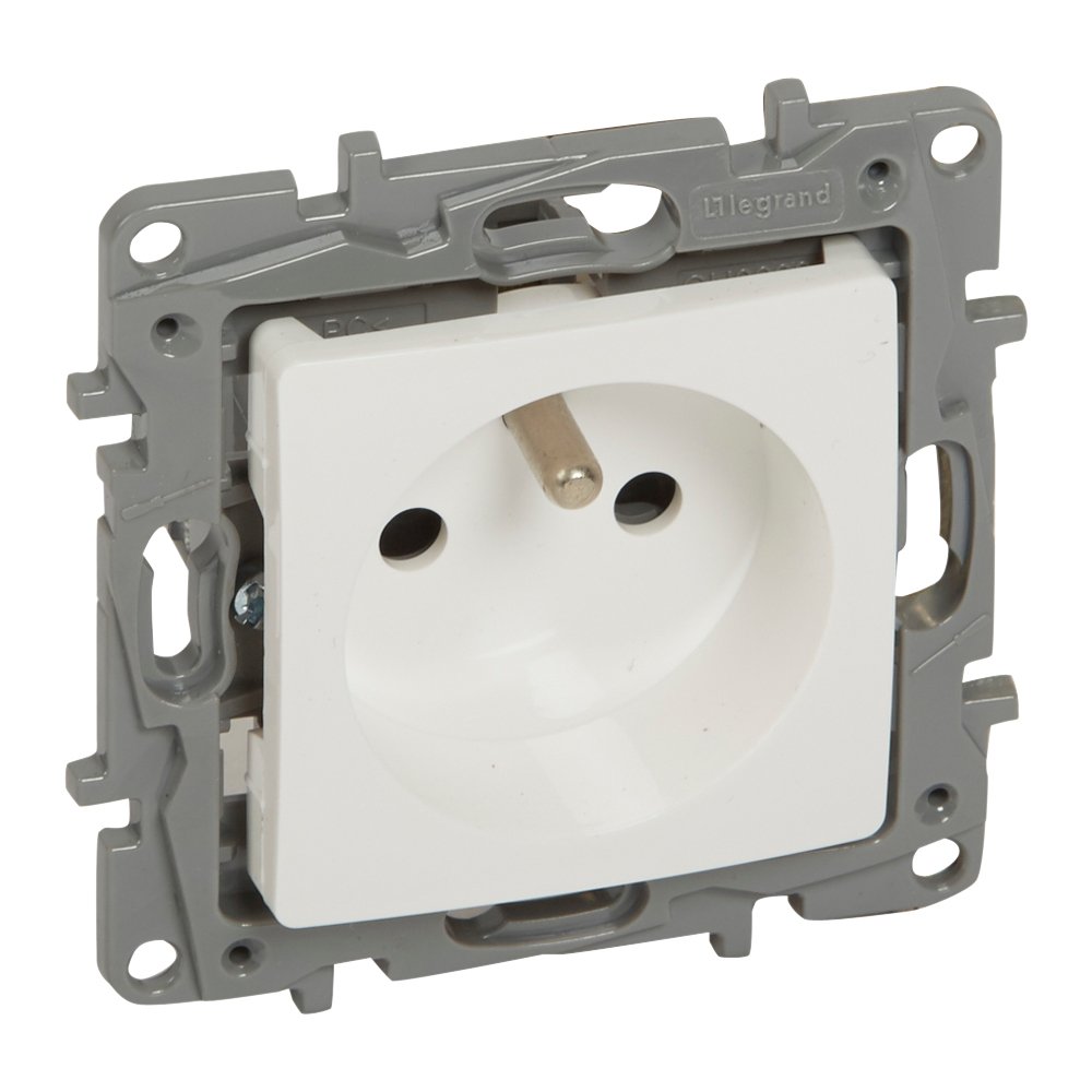 Accessoire de raccordement 2P+T blanc ECLIPS blanc Niloé Legrand 764527
