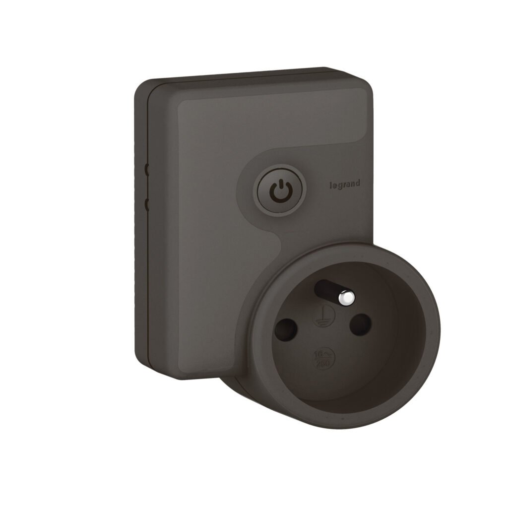 Prise De Courant Connecte Mobile 1P 2p+t 230V 3500W 16A IP40 IK04 Cwn 064887