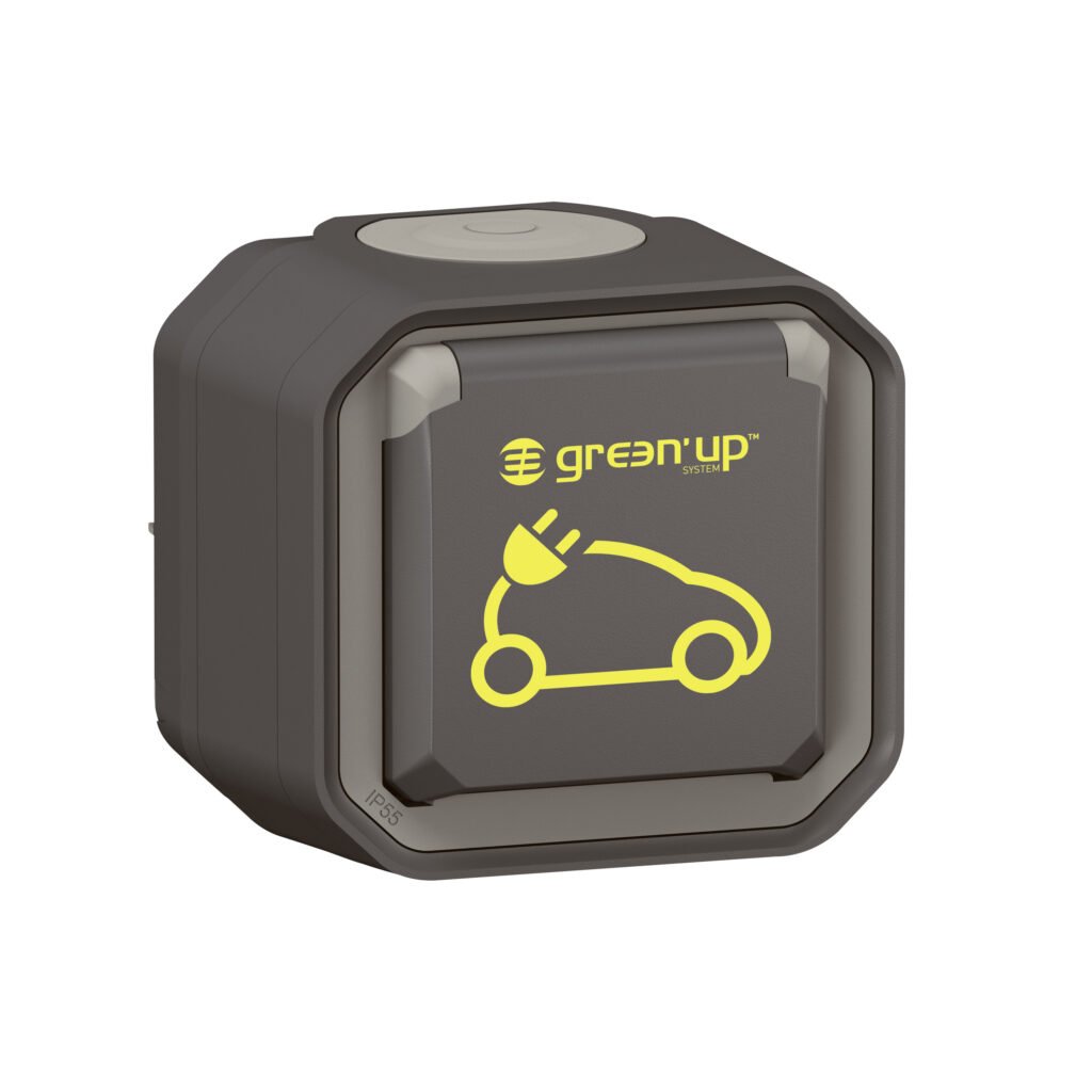 Prise renforcée pour recharge 2P+T blanc VEHI ELEC anthracite SAILLI Green’Up Legrand 069785L