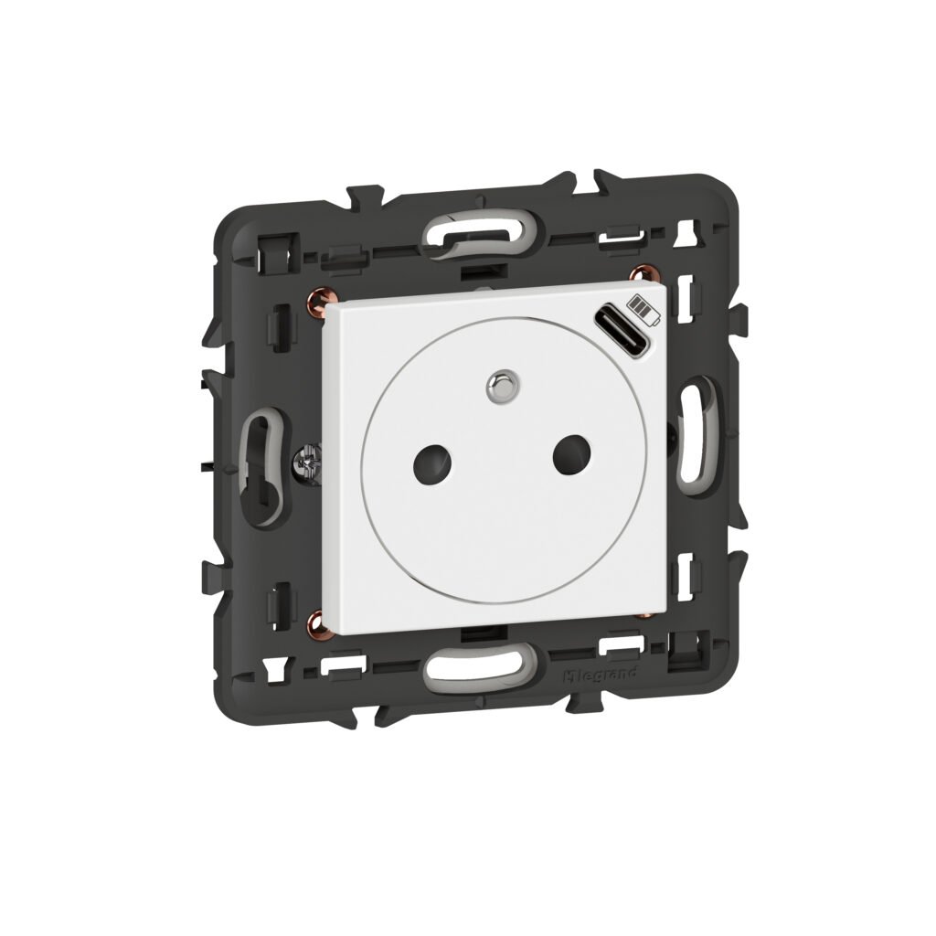 Accessoire multimédia 2P+T FR USB C blanc+support EUROPE Mosaic Legrand 278161L