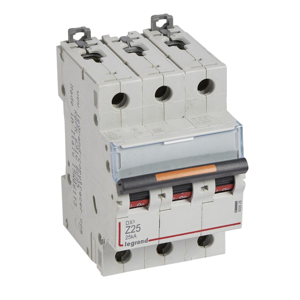 Disjoncteur Legrand DX3 3P 25A courbe Z 25kA 409926