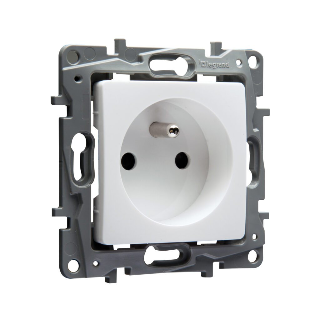 Accessoire de raccordement 2P+T blanc BA blanc Niloé Legrand 664735