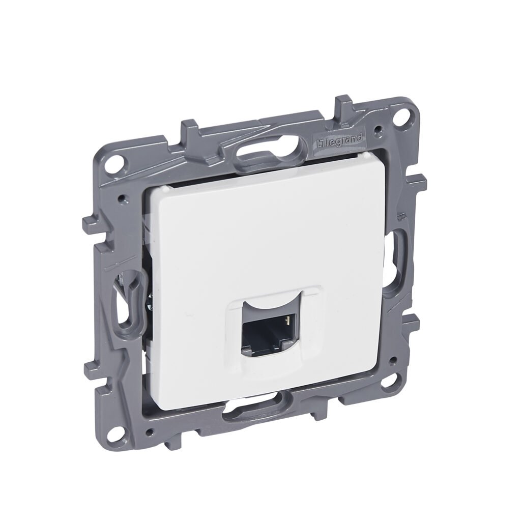 Prise RJ45 RJ45 CAT6 FTP blanc Niloé Legrand 764577
