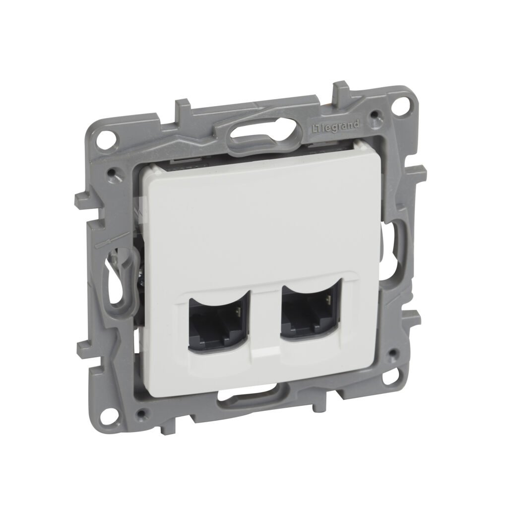Prise RJ45 2XRJ45 CAT6 FTP blanc Niloé Legrand 764578